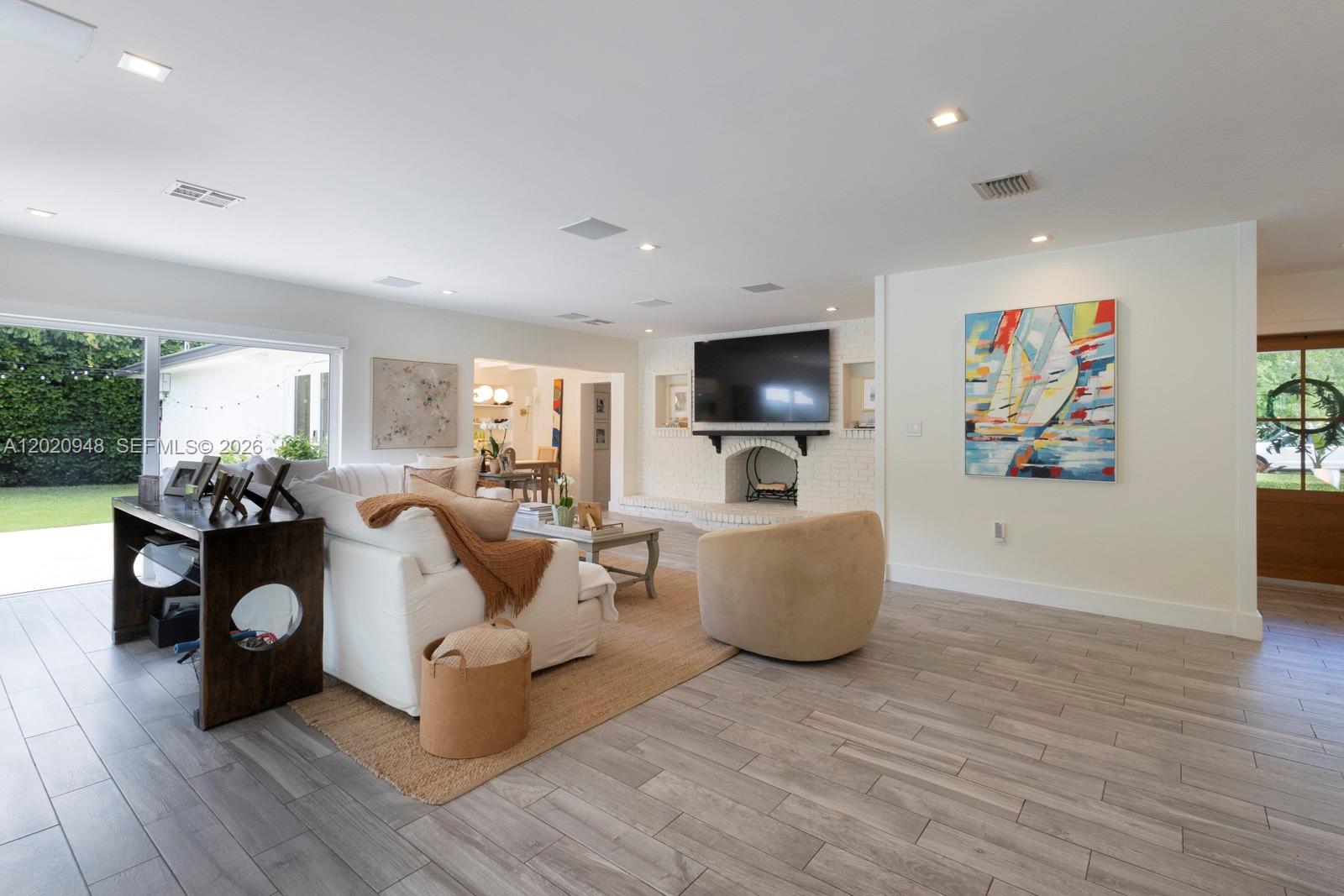 CONTINENTAL HOMES - Residential