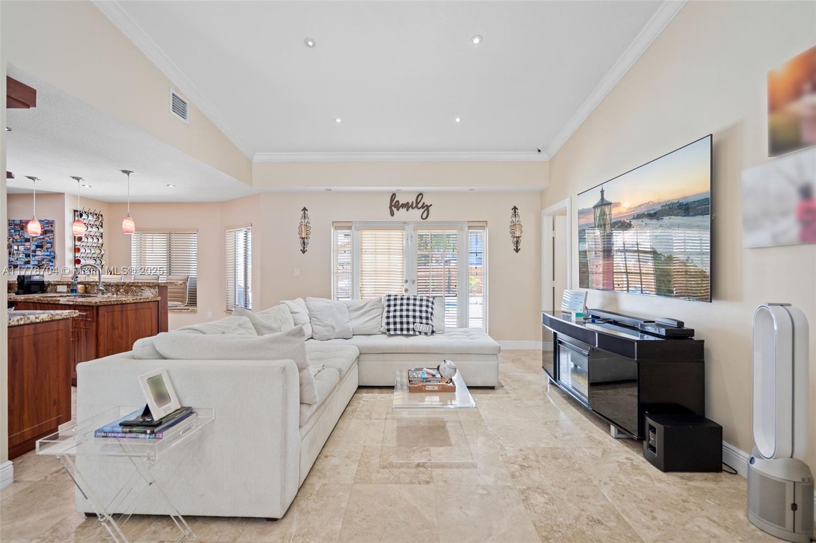 KAYLA S PLACE - Residential