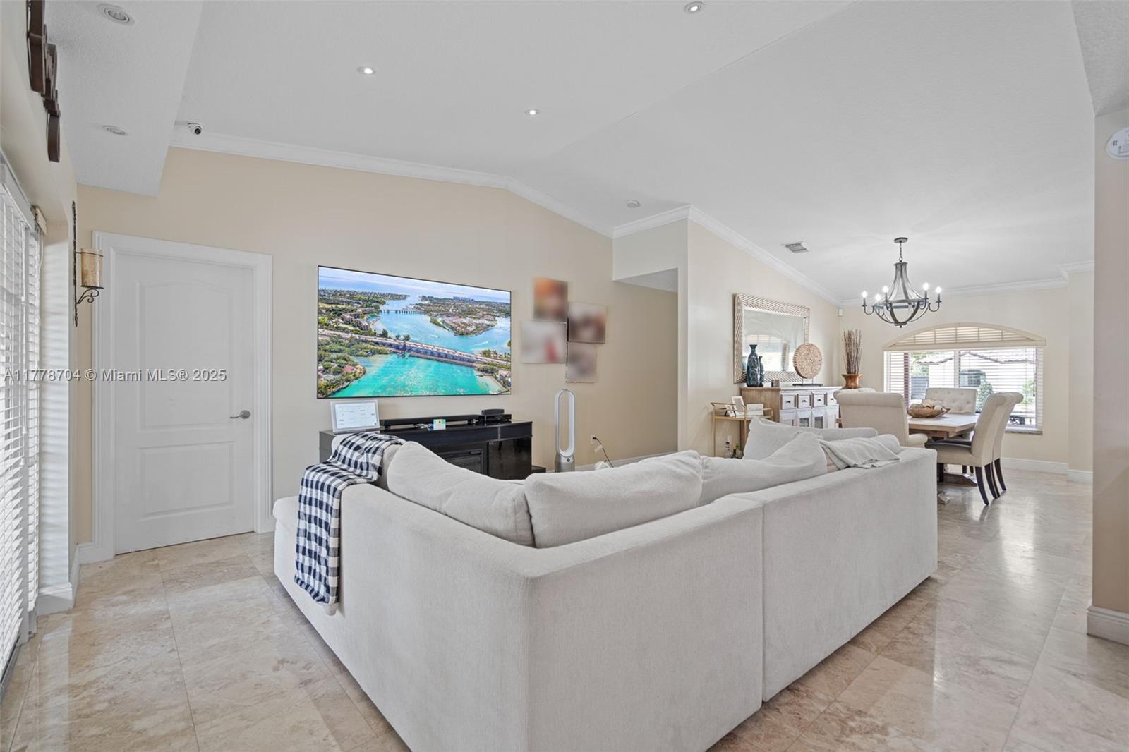 KAYLA S PLACE - Residential
