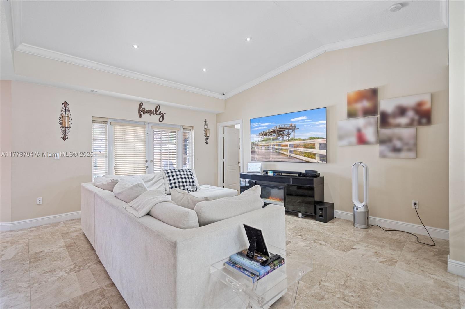 KAYLA S PLACE - Residential