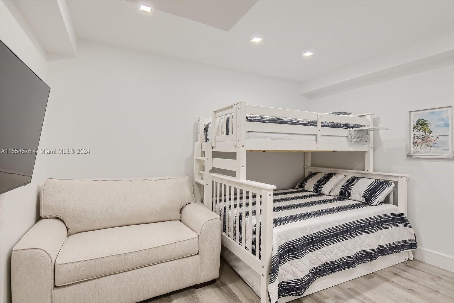 WAVE CONDO - Residential Lease