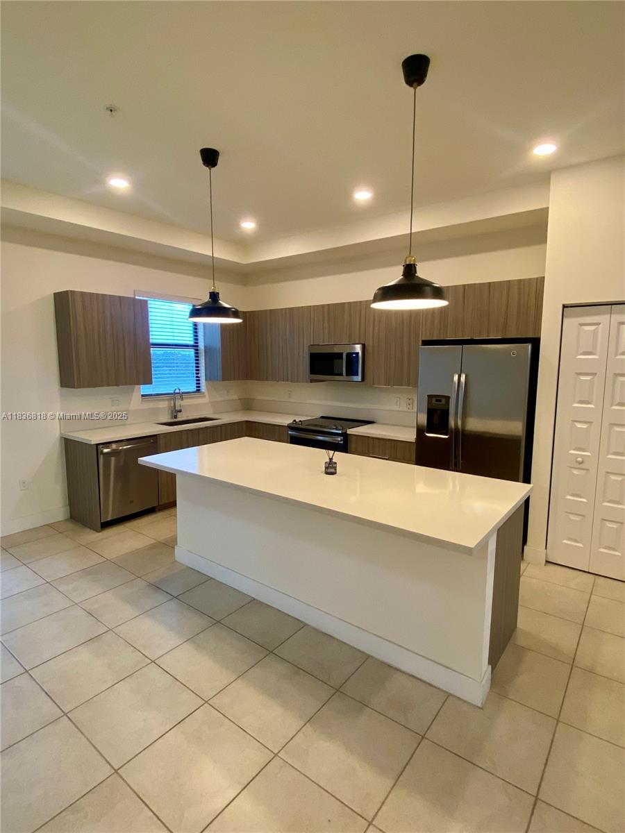 10455 NW 82nd St 33, Doral, FL, 33178/$485,000 2 10455 NW 82nd St 33