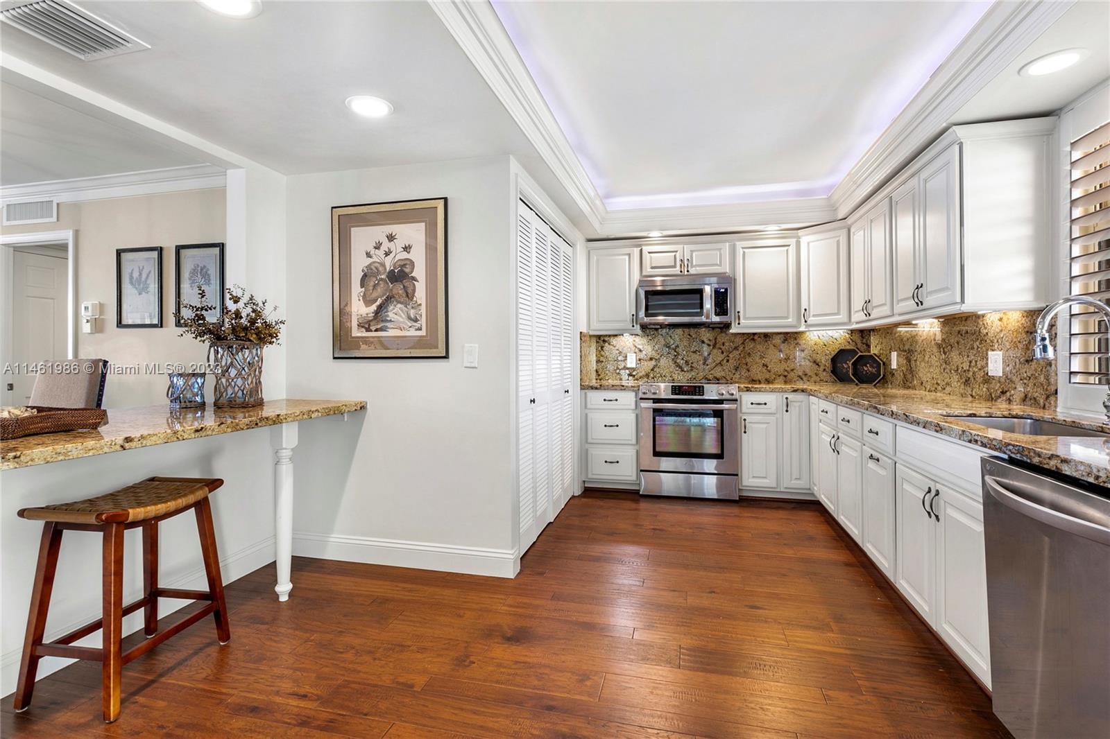 TEQUESTA TOWERS CONDO - Residential