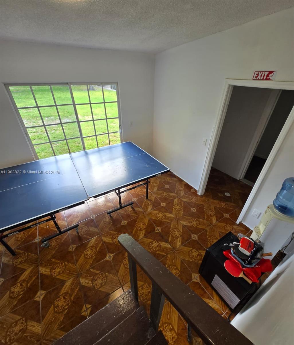 HOLLYWOOD LITTLE RANCHES - Residential Lease