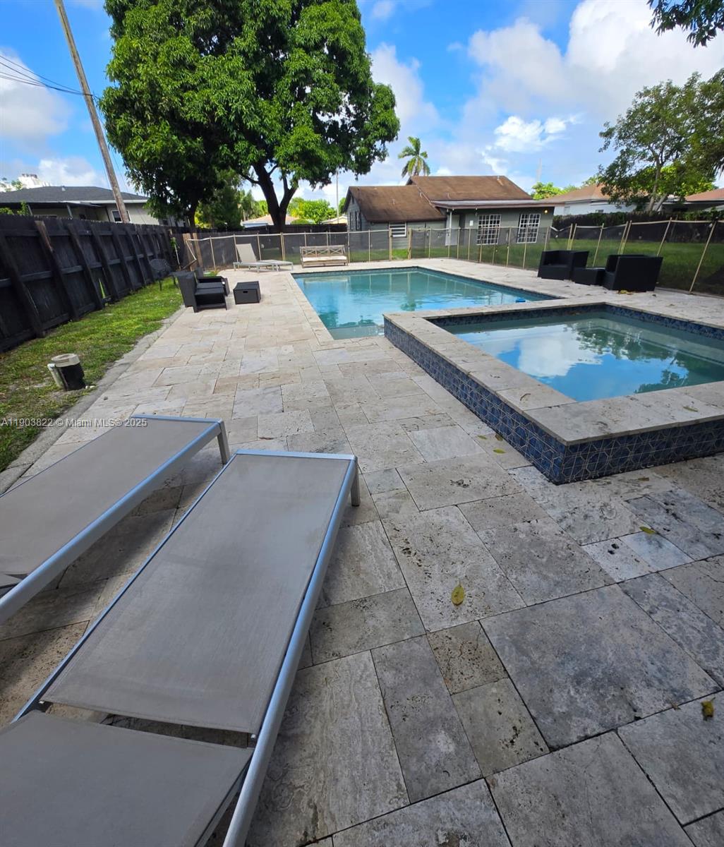 HOLLYWOOD LITTLE RANCHES - Residential Lease