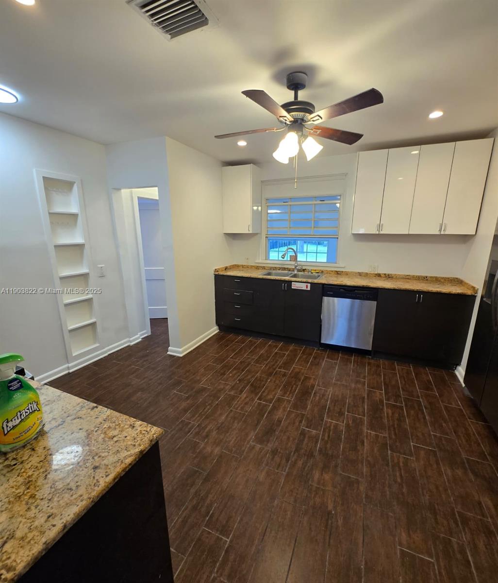 HOLLYWOOD LITTLE RANCHES - Residential Lease