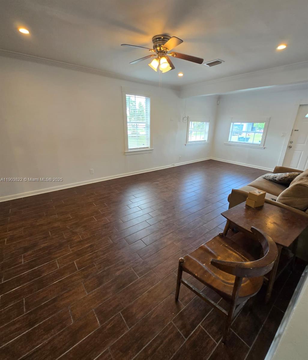 HOLLYWOOD LITTLE RANCHES - Residential Lease