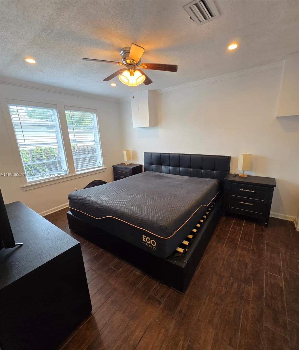 HOLLYWOOD LITTLE RANCHES - Residential Lease