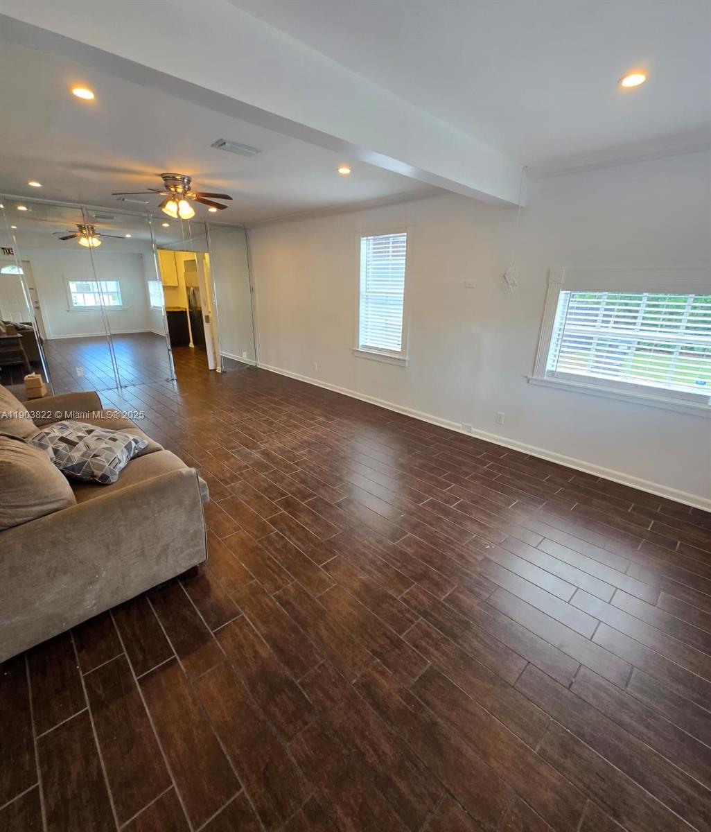 HOLLYWOOD LITTLE RANCHES - Residential Lease