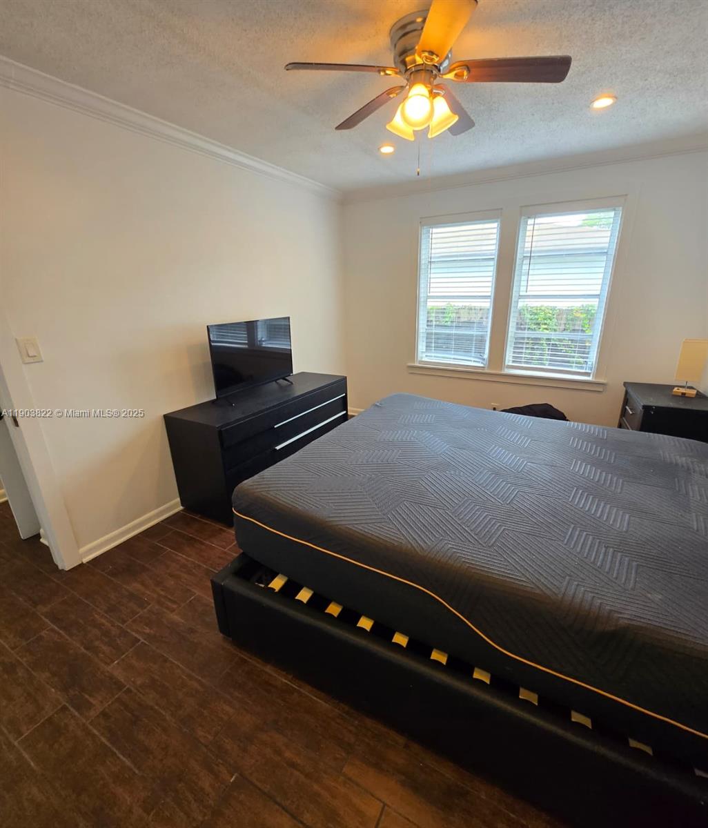 HOLLYWOOD LITTLE RANCHES - Residential Lease