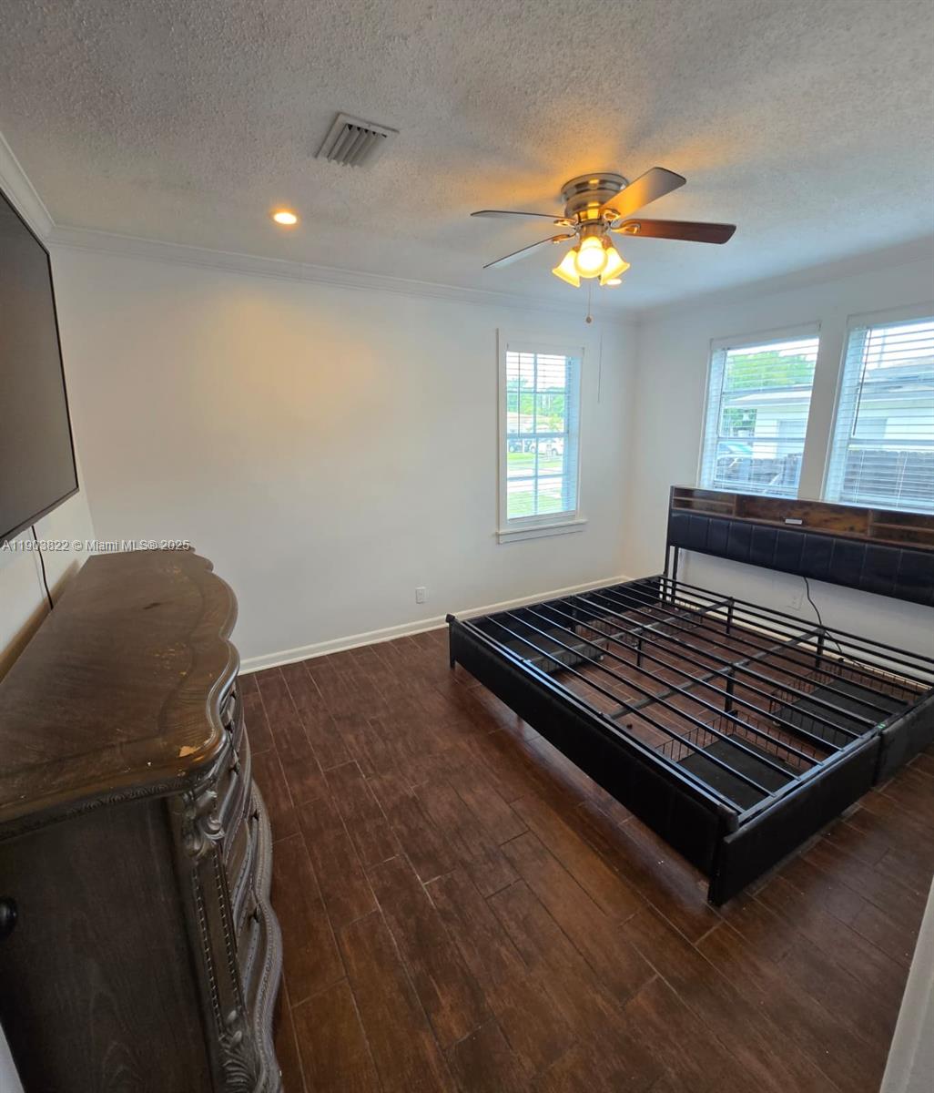 HOLLYWOOD LITTLE RANCHES - Residential Lease