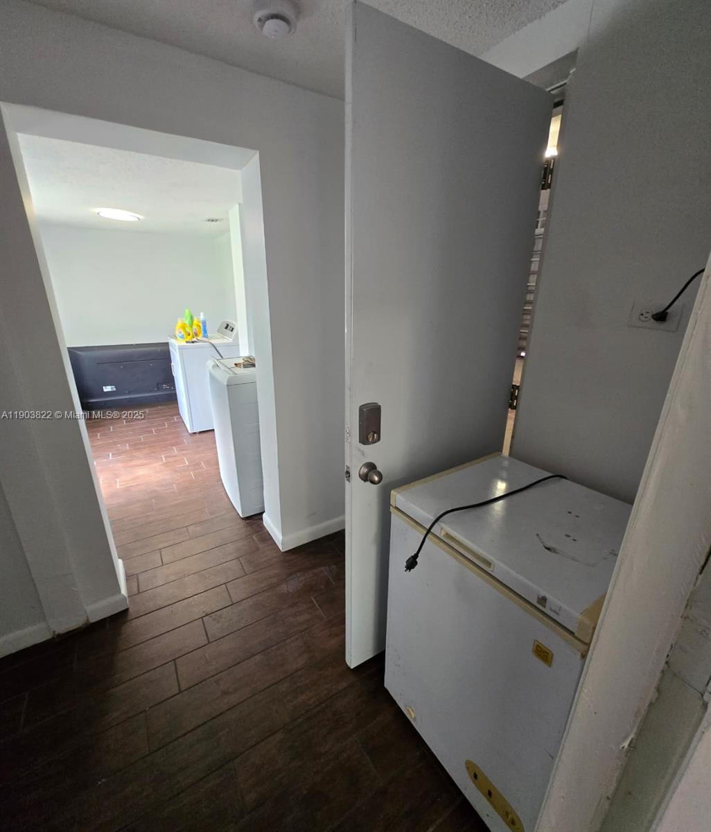 HOLLYWOOD LITTLE RANCHES - Residential Lease