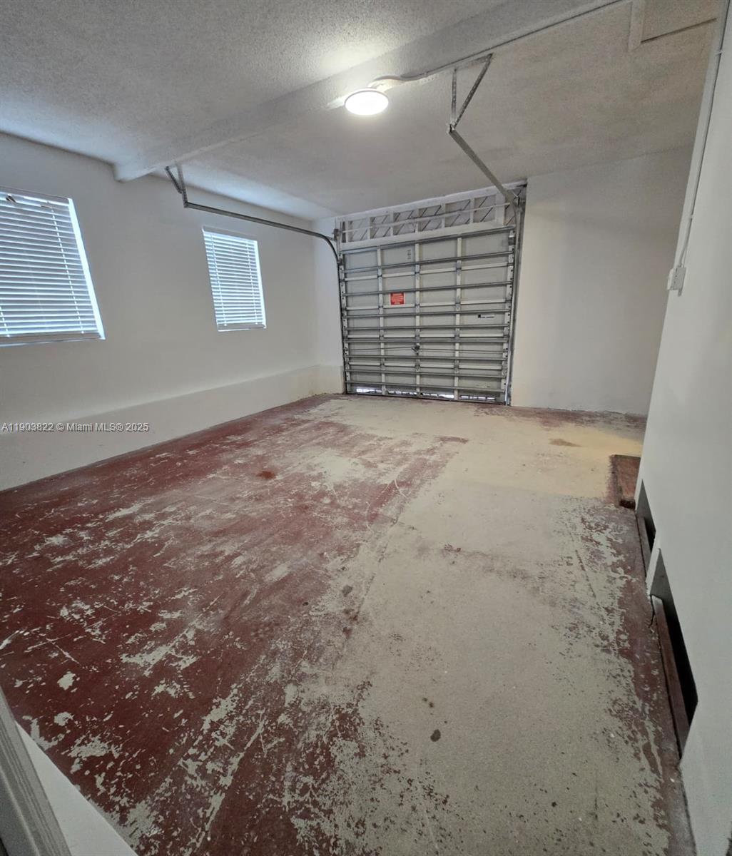 HOLLYWOOD LITTLE RANCHES - Residential Lease