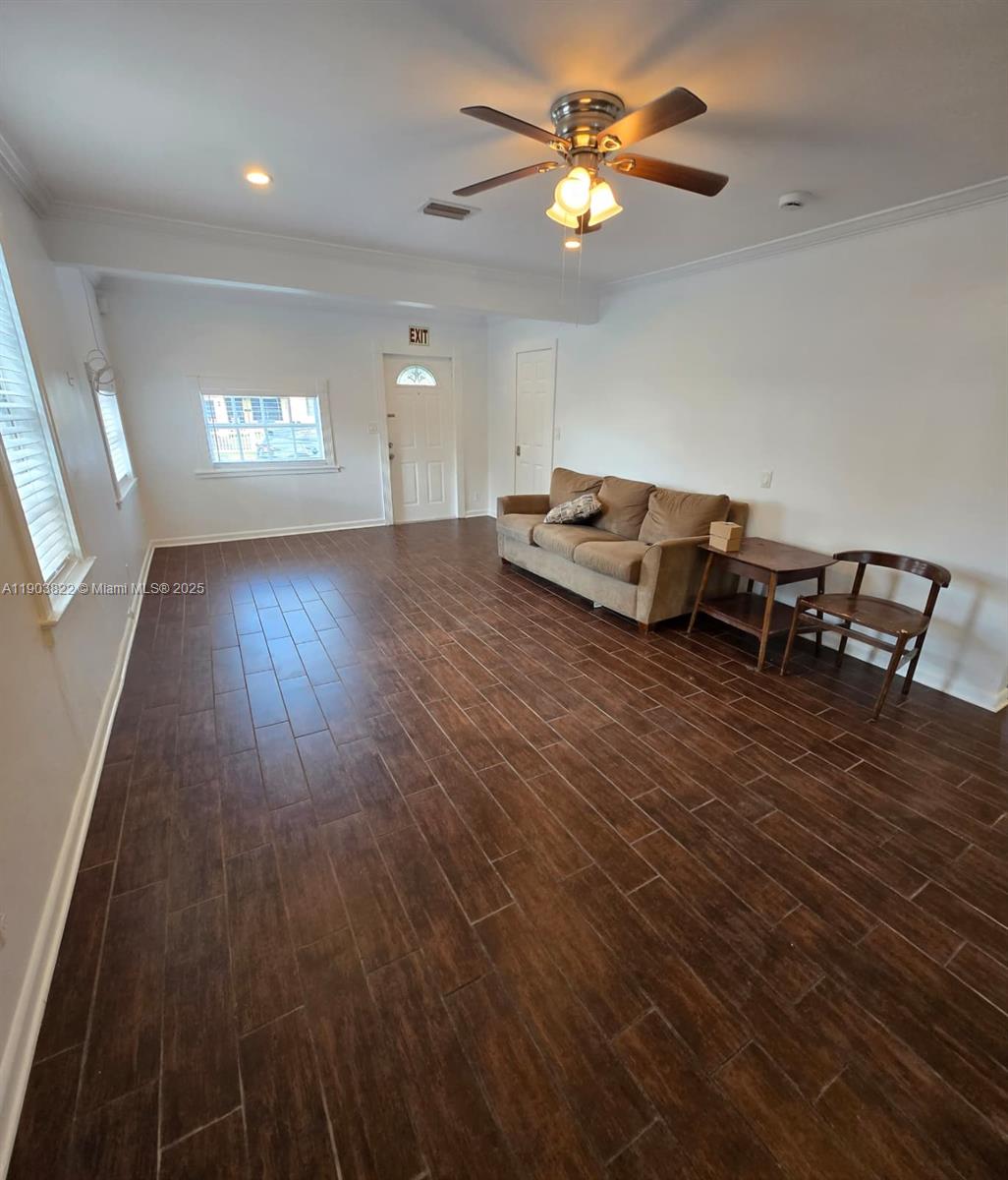 HOLLYWOOD LITTLE RANCHES - Residential Lease