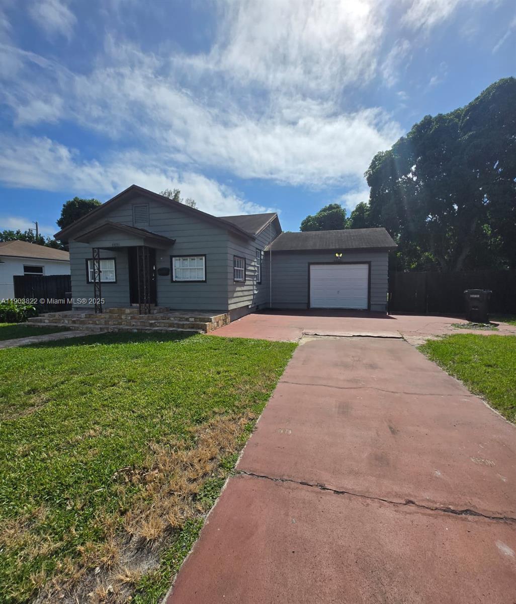 HOLLYWOOD LITTLE RANCHES - Residential Lease