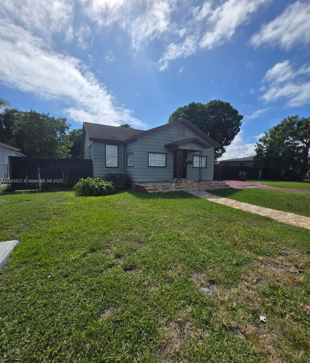 HOLLYWOOD LITTLE RANCHES - Residential Lease