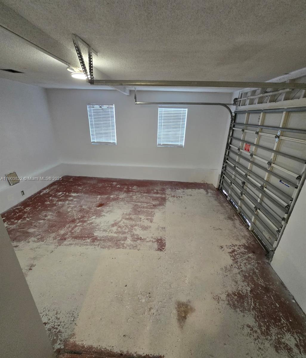 HOLLYWOOD LITTLE RANCHES - Residential Lease