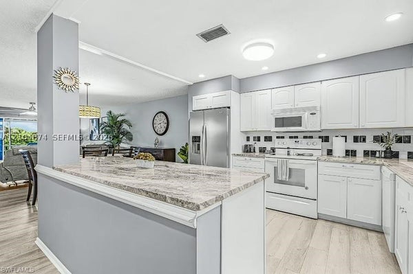 600 VALLEY STREAM DR APT F8, NAPLES, FL 34113 - Image d02c221d91b1aa93fabeb4a0e6f0cf40/38614222