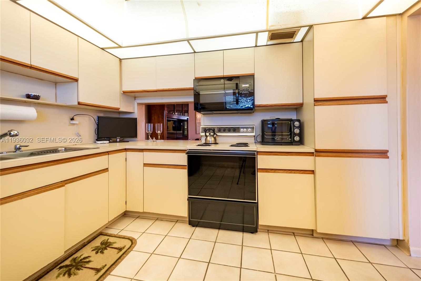 LAKES OF CARRIAGE HILLS - Residential