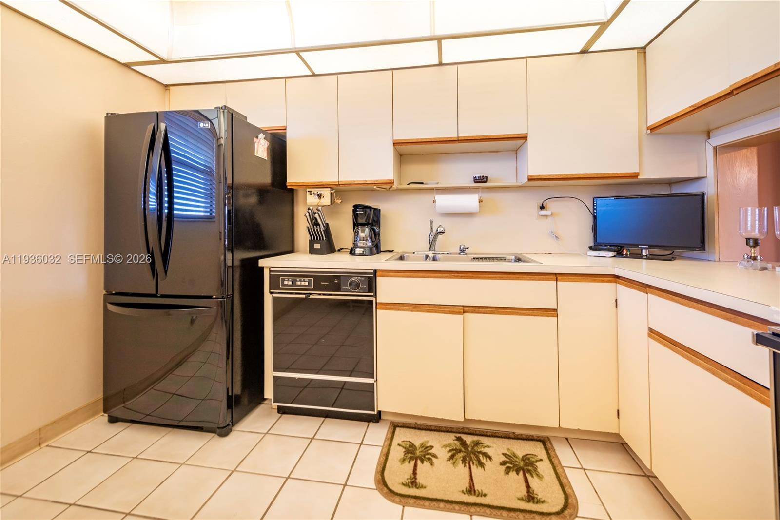 LAKES OF CARRIAGE HILLS - Residential