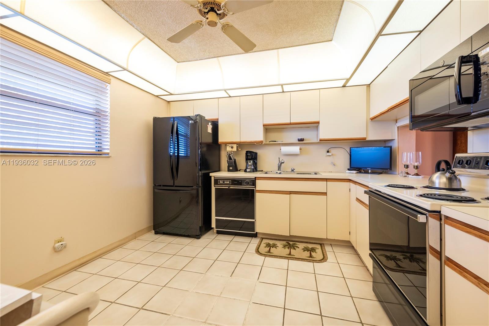 LAKES OF CARRIAGE HILLS - Residential