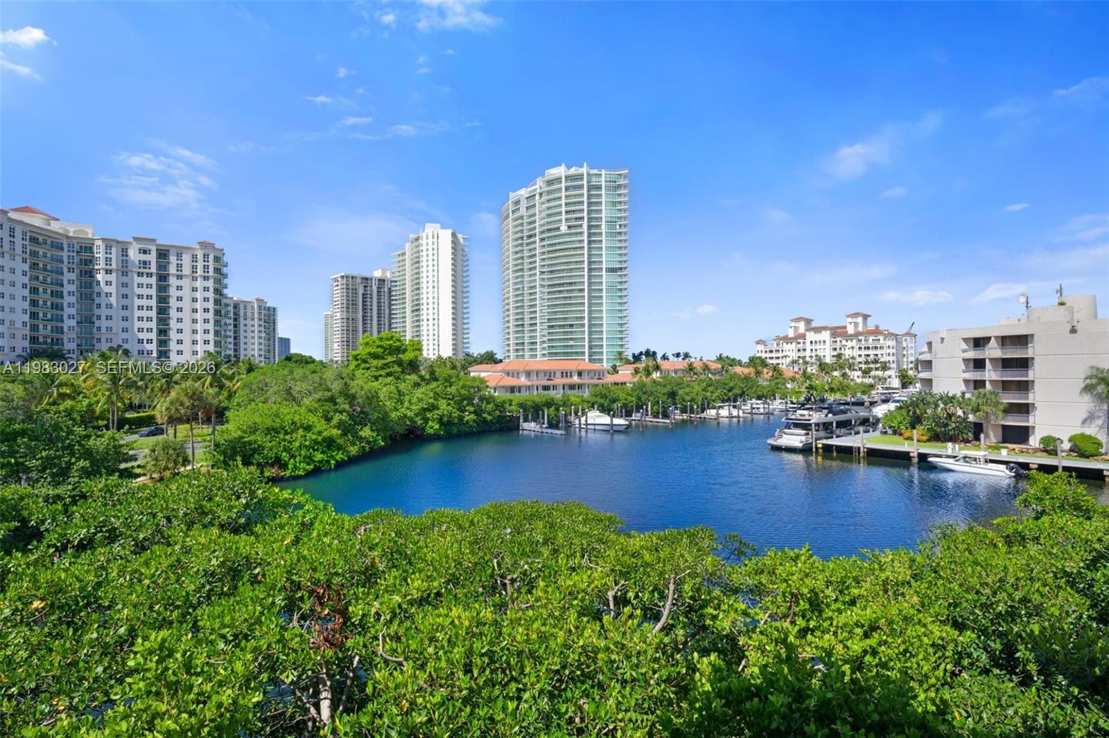 THE YACHT CLUB AT AVENTURA - Residential
