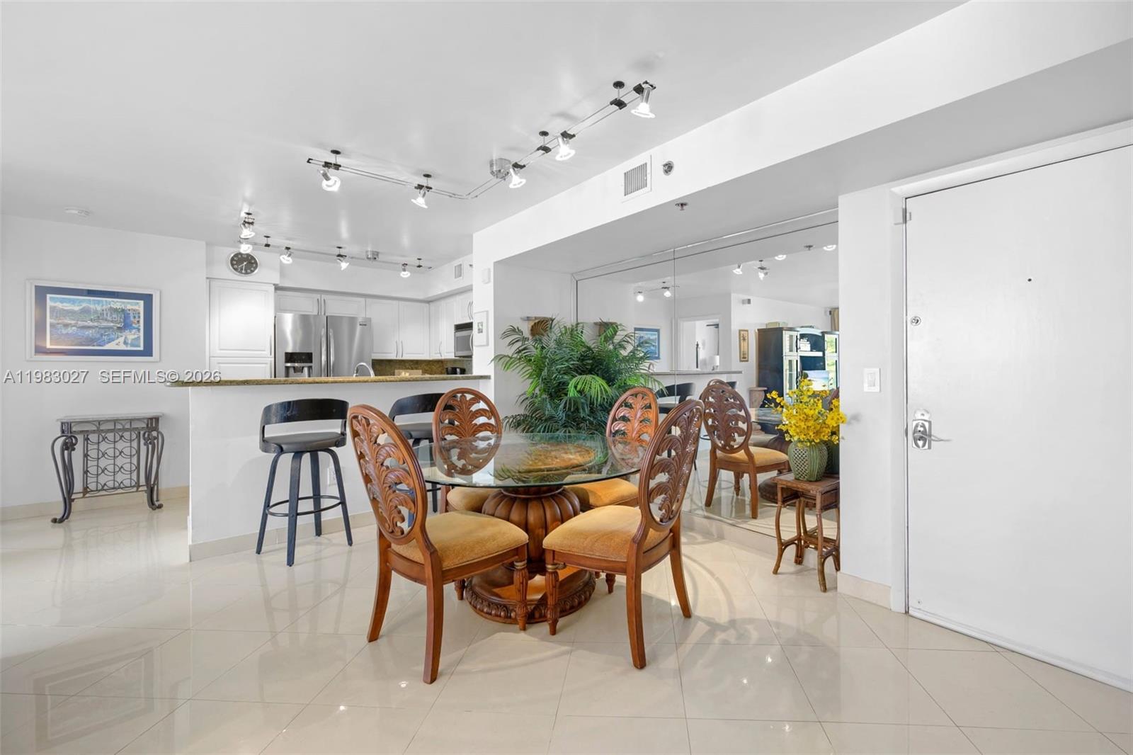 THE YACHT CLUB AT AVENTURA - Residential