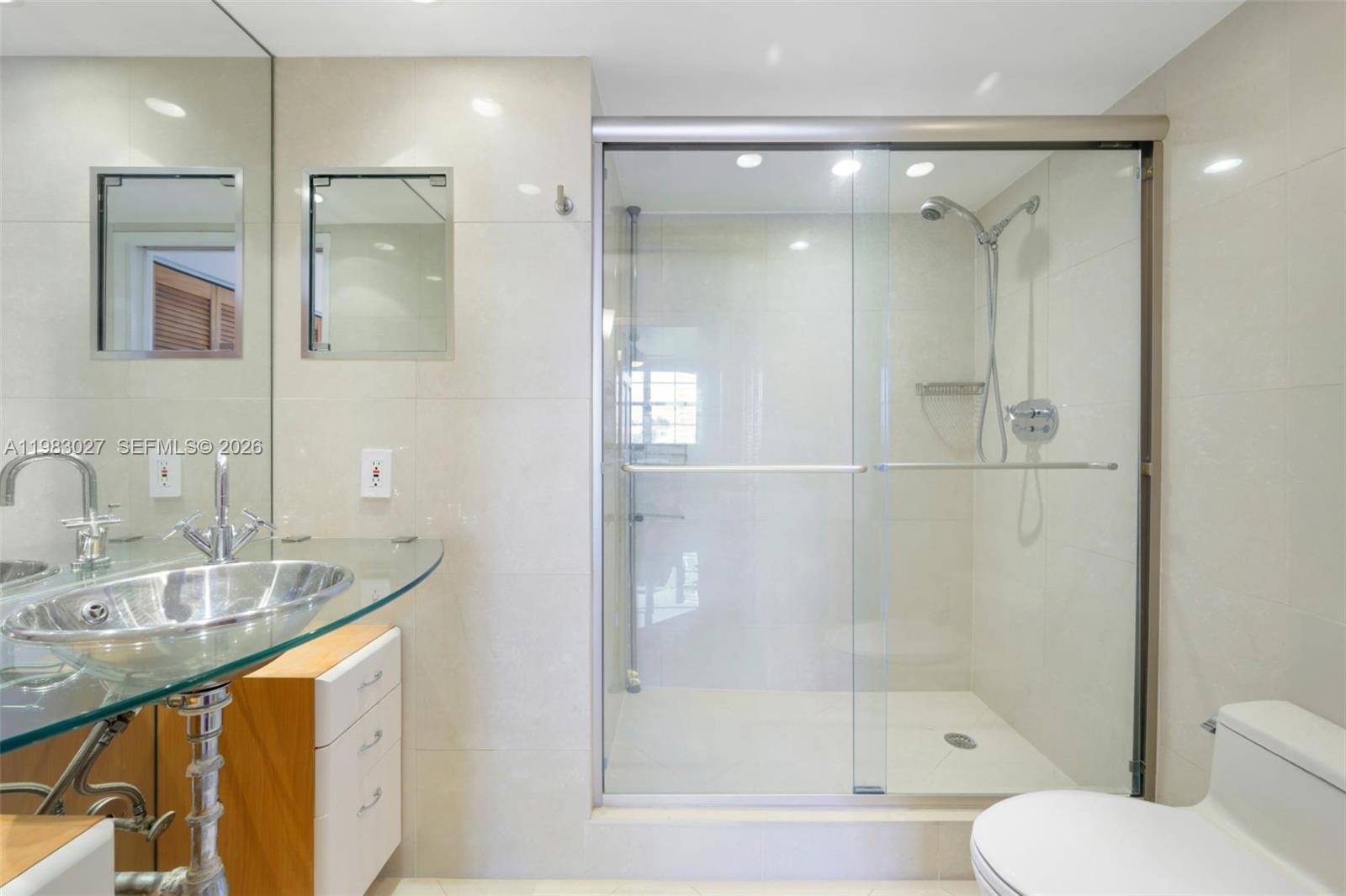 THE YACHT CLUB AT AVENTURA - Residential