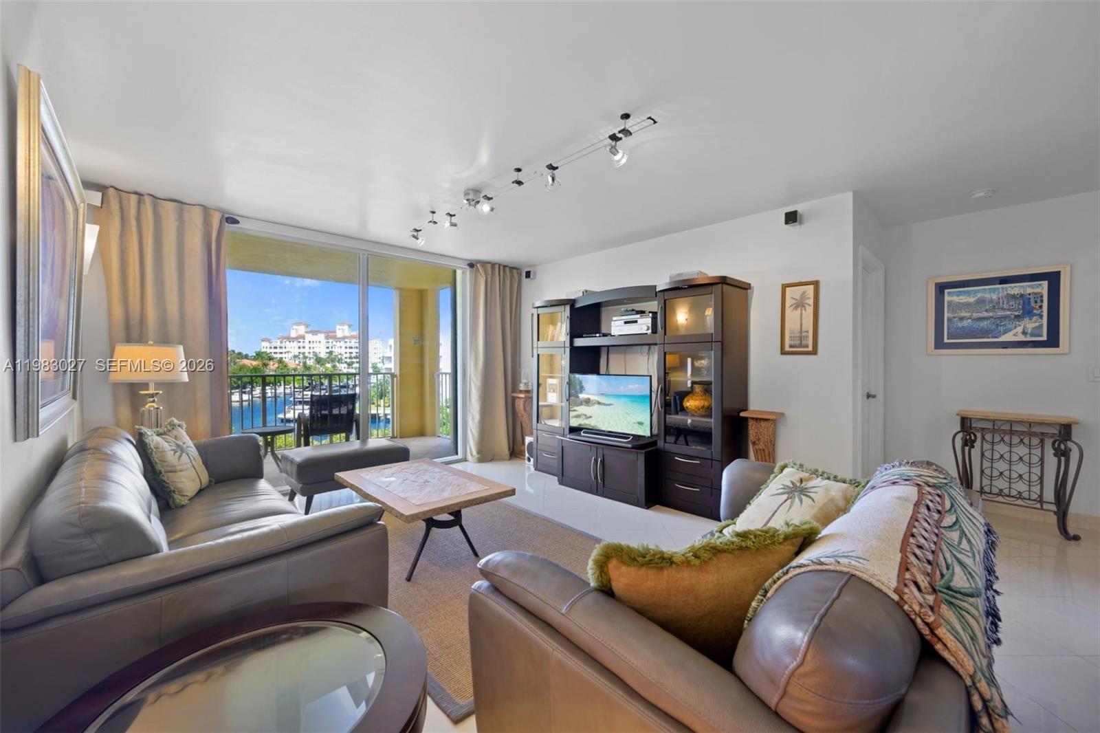 THE YACHT CLUB AT AVENTURA - Residential