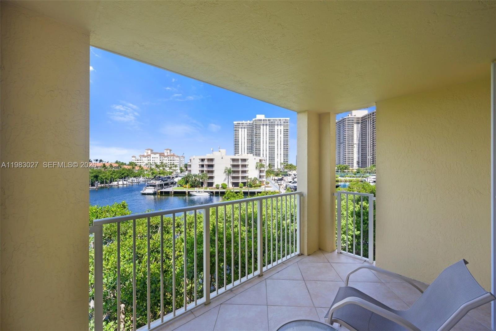 THE YACHT CLUB AT AVENTURA - Residential