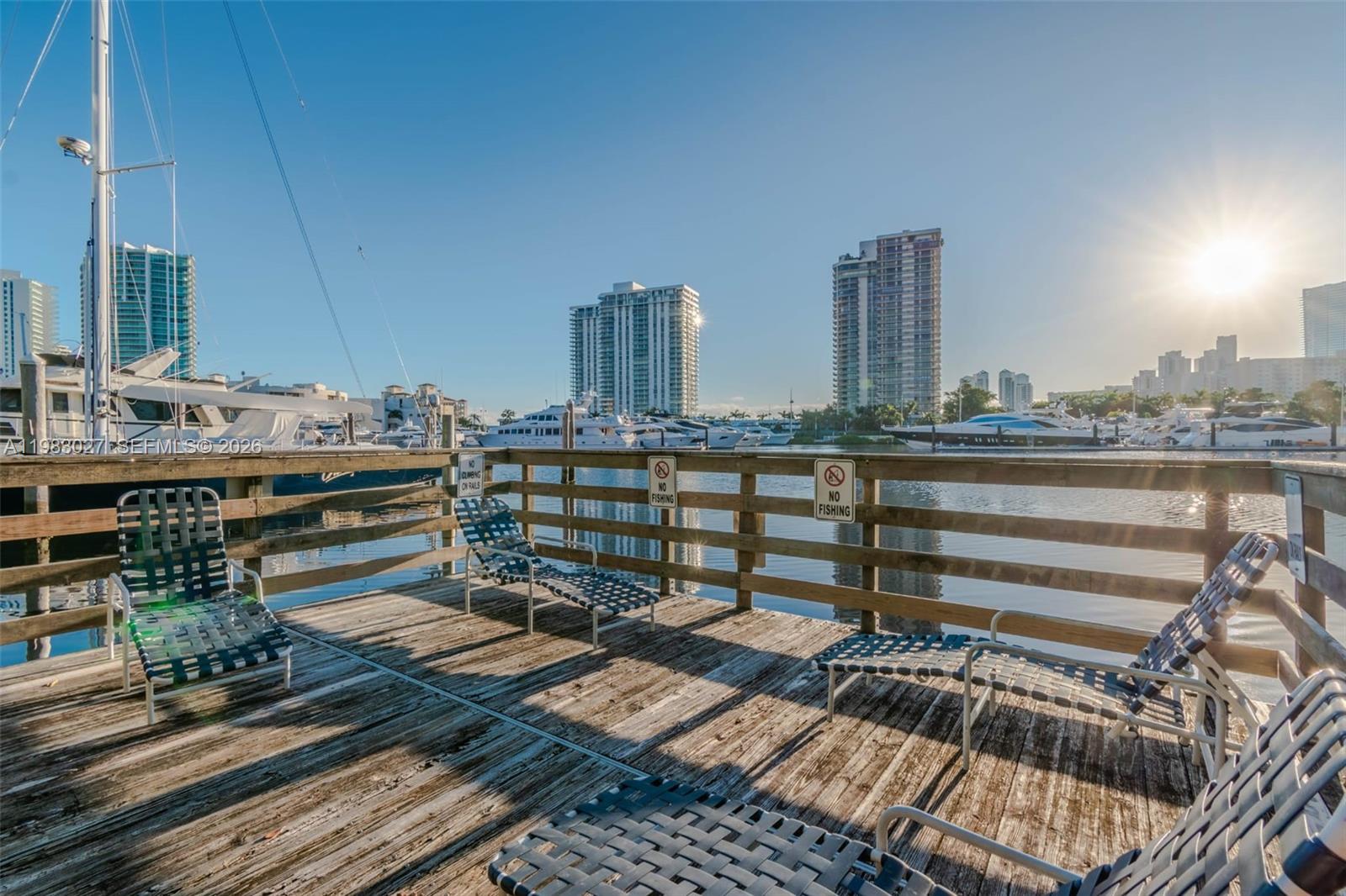 THE YACHT CLUB AT AVENTURA - Residential
