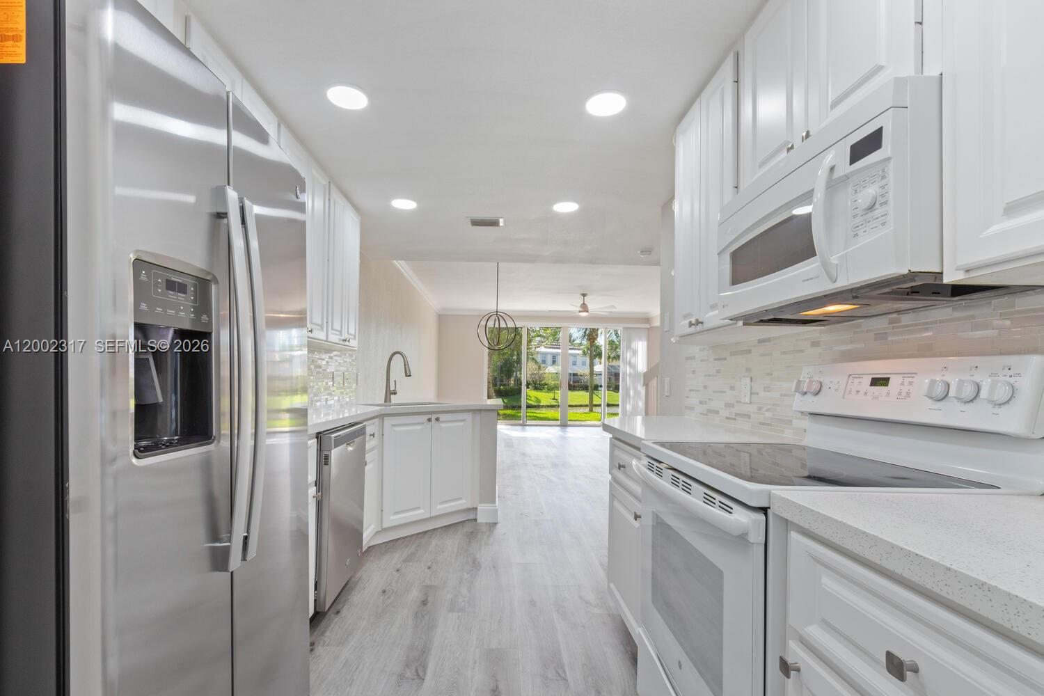 CATALINA LAKES - Residential Lease