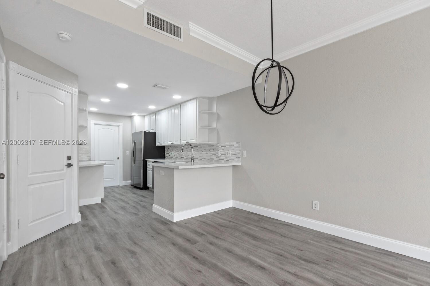 CATALINA LAKES - Residential Lease