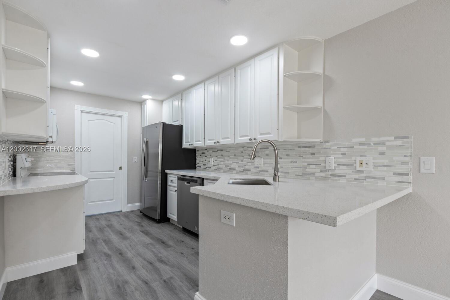 CATALINA LAKES - Residential Lease