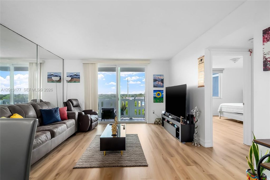 Photo of 919 Hillcrest DR #607, Hollywood, FL 33021 (MLS # A12013177)