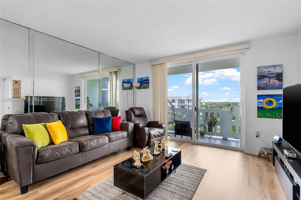 Photo of 919 Hillcrest DR #607, Hollywood, FL 33021 (MLS # A12013177)