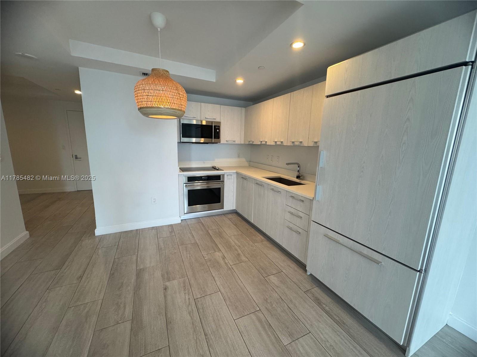 BRICKELL HEIGHTS EAST CON - Residential Lease