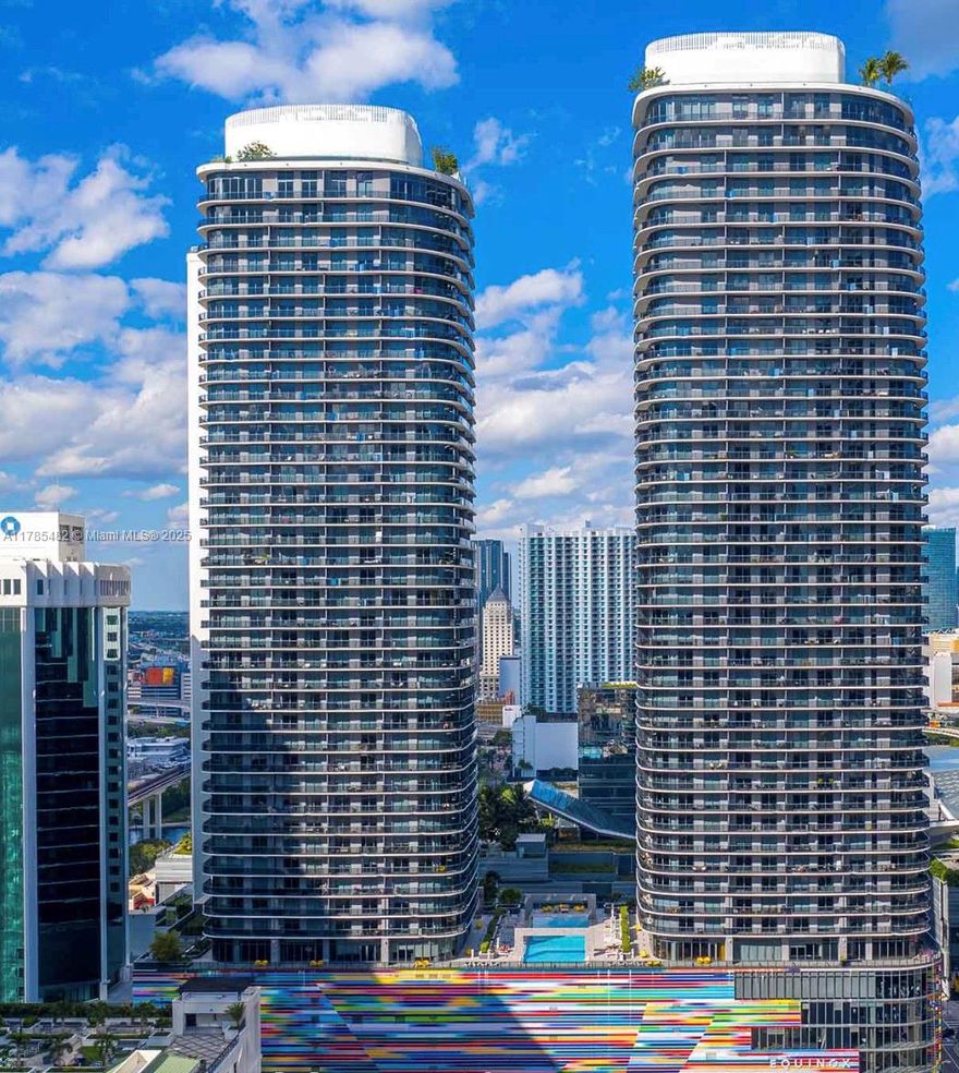 Amazing 1 Bed + Den with 2 Full Baths – Brickell Heights East
Spacious and modern 1 bedroom + den (which can function as a second bedroom or office) with 2 full bathrooms, located in the heart of Brickell at Brickell Heights East.
This unit offers luxury living with access to incredible amenities such as rooftop pools with stunning views, lounging areas, a children’s playroom, theater and party room. Equinox Gym and SoulCycle are conveniently located within the building. Valet parking only. Unit vacant & easy to show