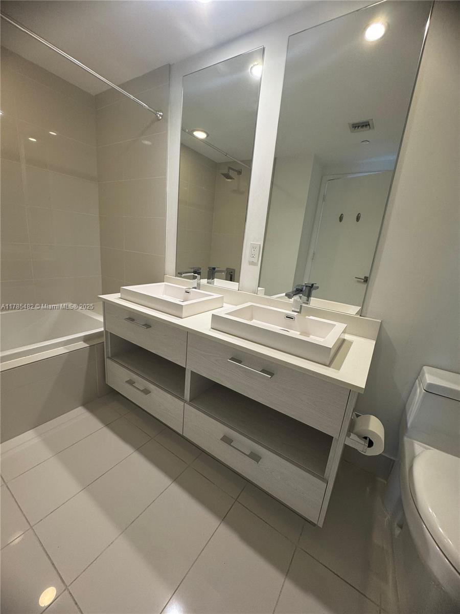BRICKELL HEIGHTS EAST CON - Residential Lease