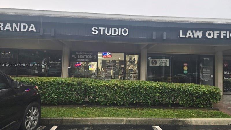 8275 W Broward Blvd