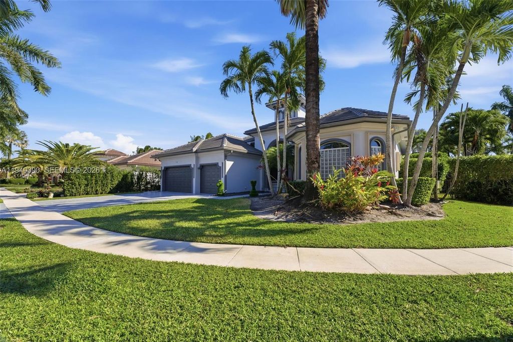 Photo of 11098 Canary Island Ct, Plantation, FL 33324 (MLS # A11949390)