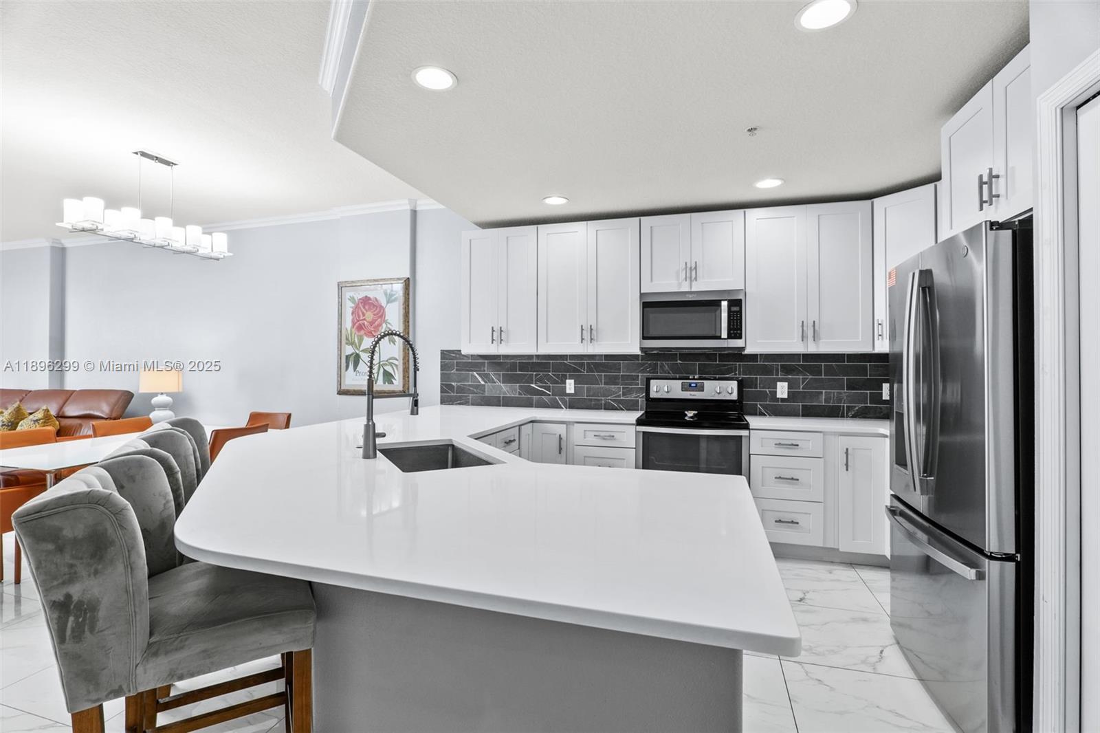 601 N Miramar 107