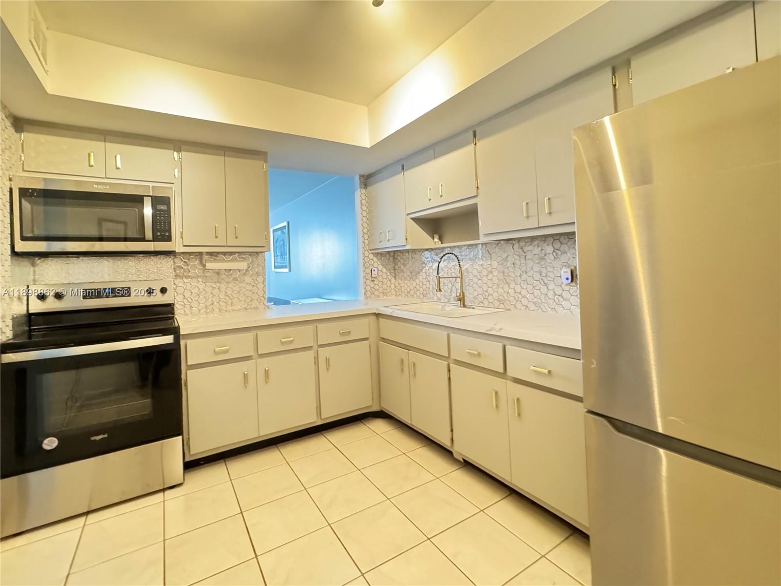 BUCKLEY TOWERS CONDO - EA - Residential Lease