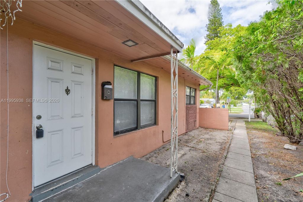 Photo of 501 SW 9th St #1-2, Hallandale Beach, FL 33009 (MLS # A11995938)