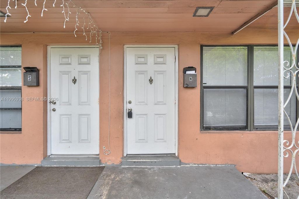Photo of 501 SW 9th St #1-2, Hallandale Beach, FL 33009 (MLS # A11995938)