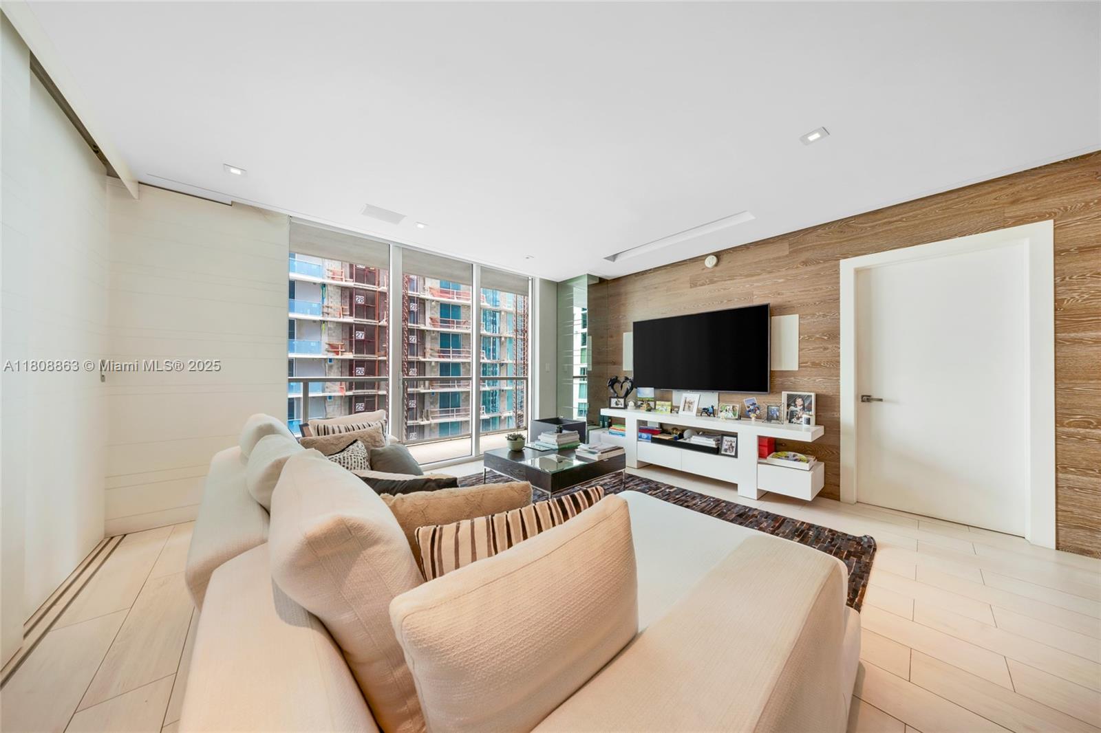 55 SE 6th St 2803