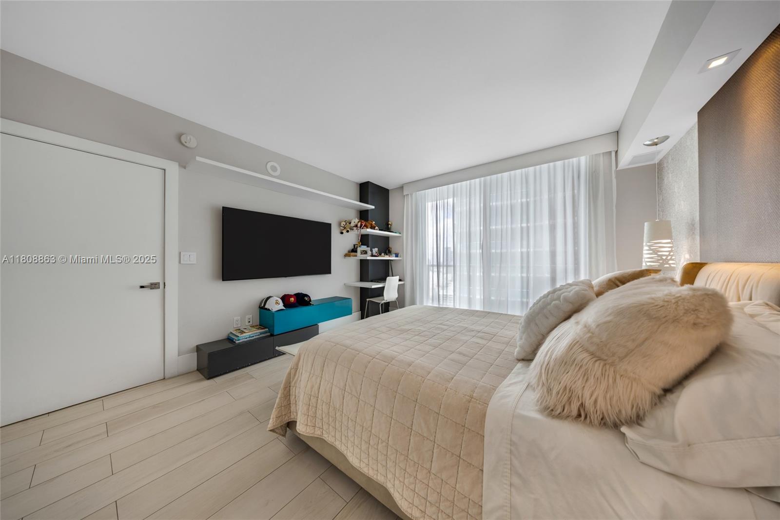 500 BRICKELL WEST CONDO - Residential