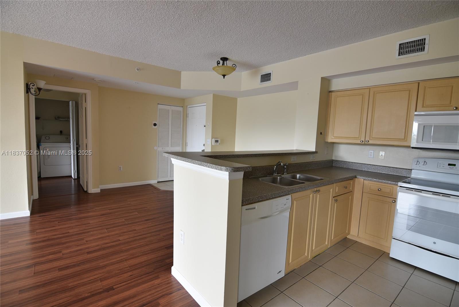 EL-AD RESIDENCES AT MIRAM - Residential