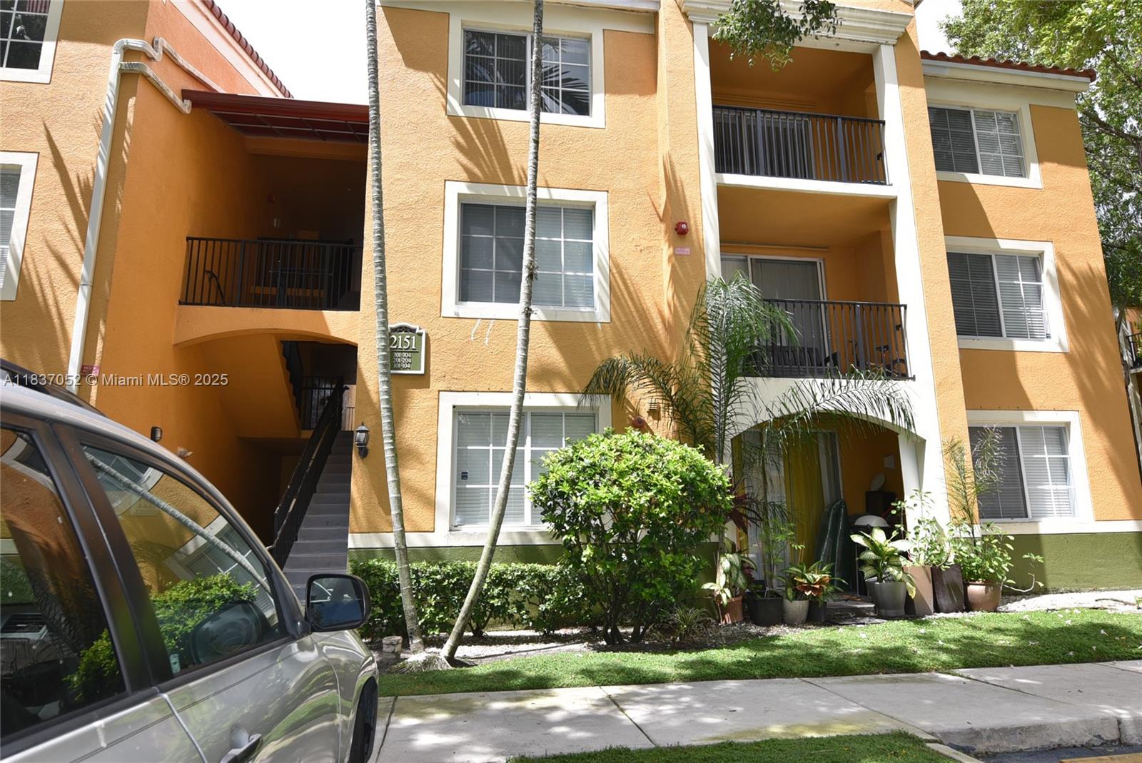 2151 W Preserve Way 202, Miramar, FL, 33025/$309,000 3 2151 W Preserve Way 202