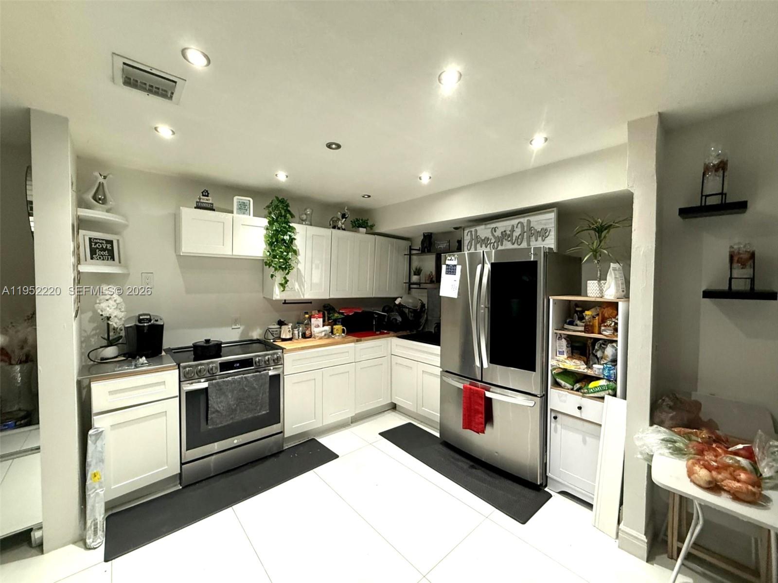 PASADENA LAKES SOUTH - Residential